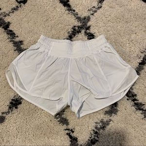 lululemon Hotty Hot Low Rise Short 2.5” SIZE 2